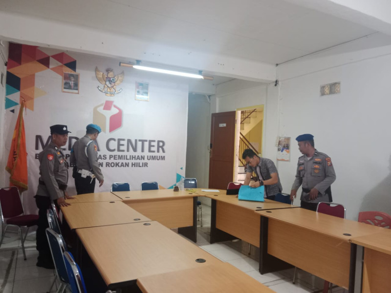 Satgas Preventif OMB LK 2023-2024 Polres RohilLakukan Pengamanan dan Patroli ke KPU, Bawaslu dan Kantor Partai