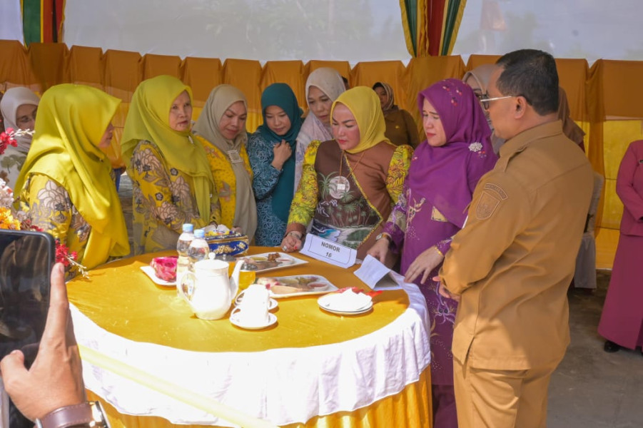 Sekda Rohil Buka Secara Resmi Lomba Cipta Menu. TP-PKK Tanah Putih Juara 1