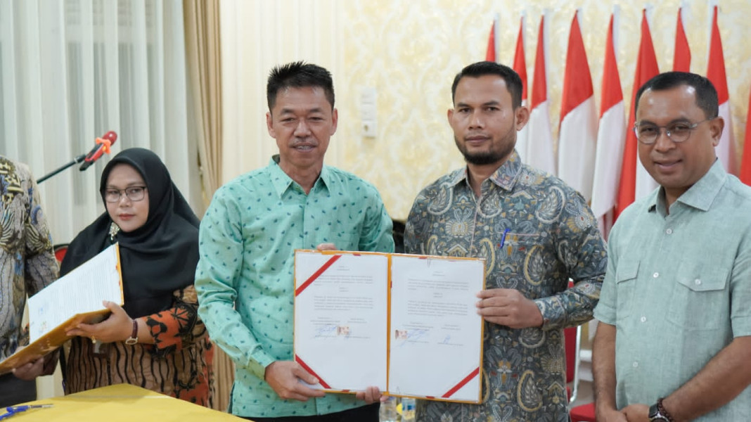 Perdana se-Riau, Pemkab Rohil Tandatangani NPHD Bersama KPU dan Bawaslu