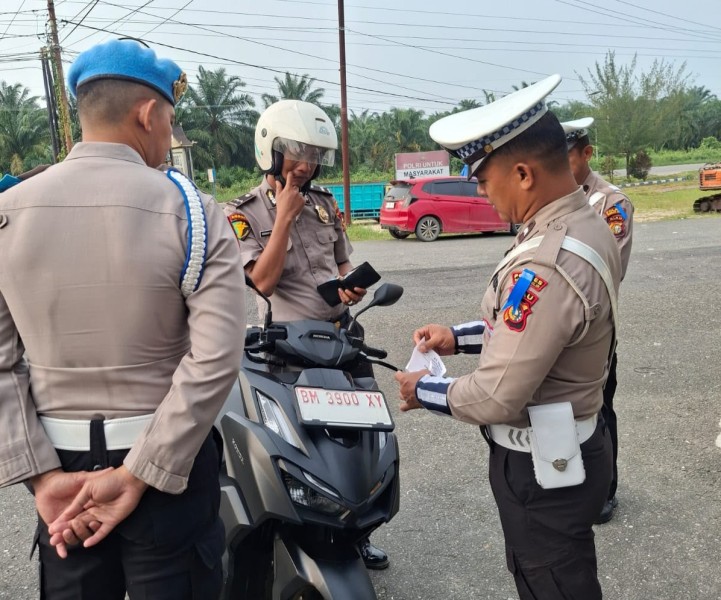 Polres Rohil Periksa Kendaraan Personel, Tegaskan Disiplin Berlalu Lintas pada Operasi Patuh Lancang Kuning 2026