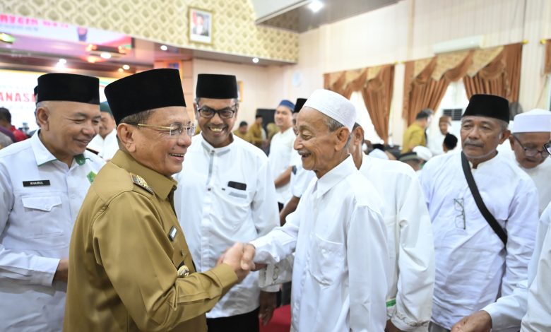 Bupati Rohil H Bistamam Resmi Membuka Bimbingan Manasik Haji Tahun 2025