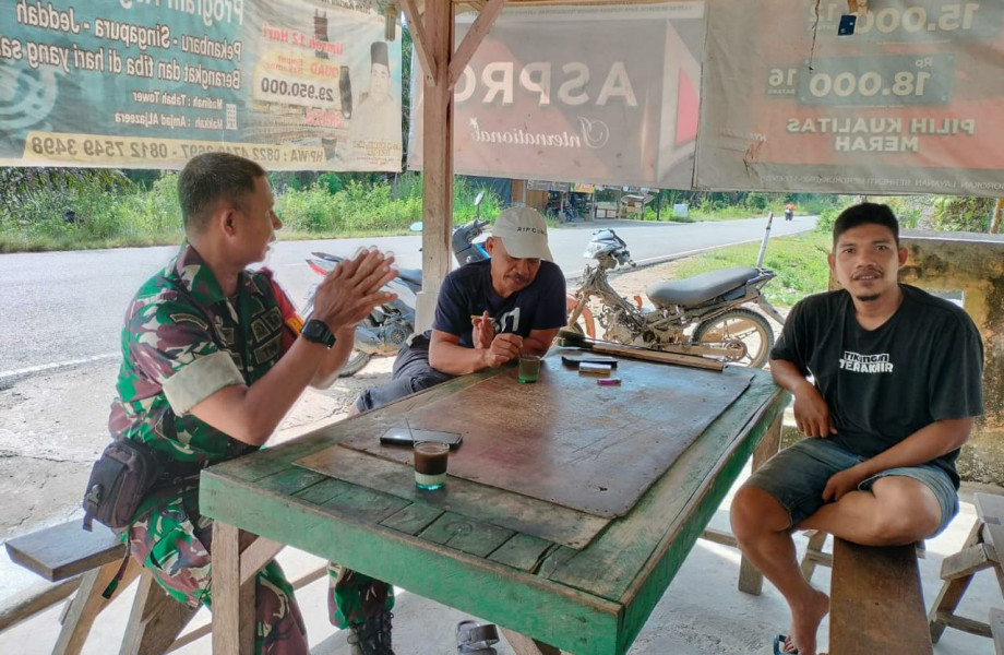 Babinsa Komsos Dengan Tokoh Masyarakat di Wilayah Binaan