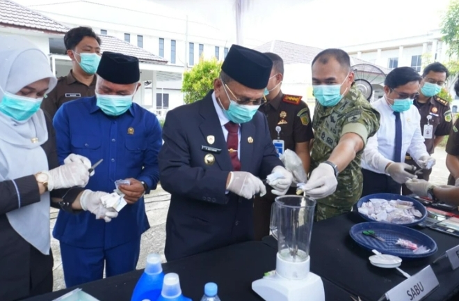 Kejari Rohil Musnahkan Barang Bukti dari 77 Perkara, Termasuk Sabu dan Ekstasi