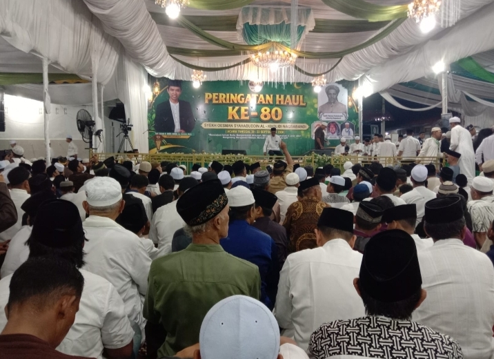 Ribuan Jamaah Tumpah Ruah, Ustadz Abdul Somad Isi Ceramah Malam Puncak Haul ke-80 Syekh Oesman Syahbuddin