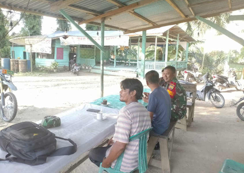 Manfaatkan Warung Sebagai Sarana Babinsa Siberuang Jalin Silaturahmi Dengan Warga Binaan