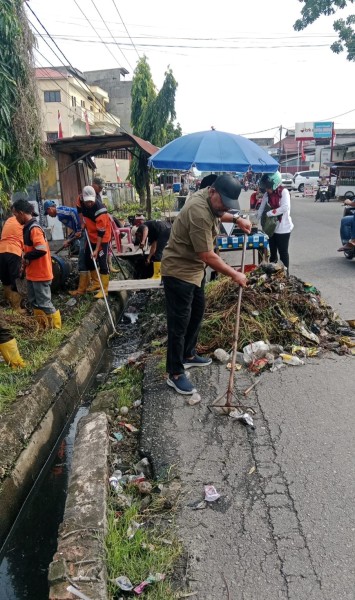 Gerakan Kamis Bersih, Suwandi Buktikan Komitmen Melalui Aksi Nyata