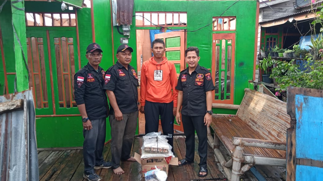 GRIB Jaya Palika Salurkan Bantuan Sembako Kepada Warga Korban Puting Beliung di Desa Palika