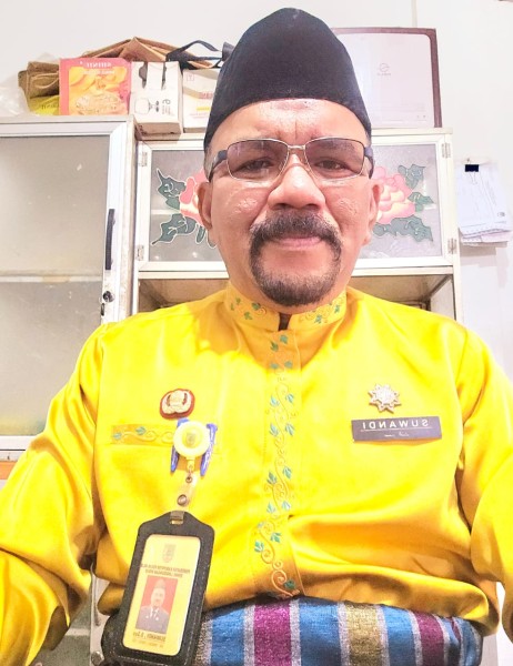 Petugas Kebersihan dan Taman DLH Rohil Terima Sisa Gaji Satu Bulan